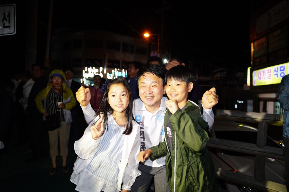 원희룡 후보가 지난 9일 서귀포시 성산읍지역에서 유세를 펼치고 있다.
