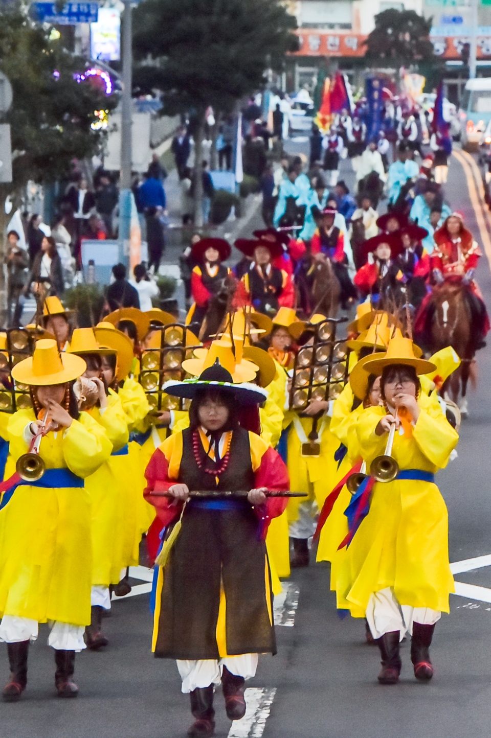13일 오후 제57회 탐라문화제 축제의 하이라이트격인 제주문화가장퍼레이드가 제주시 남문로터리에서 산지천 특설무대 구간까지 진행됐다.