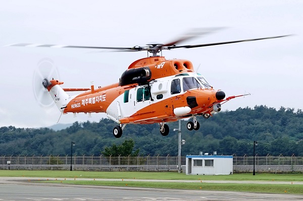 환자 구조·구급용 소방헬기인 ‘한라매’가 제주공항에서 이륙하는 모습.