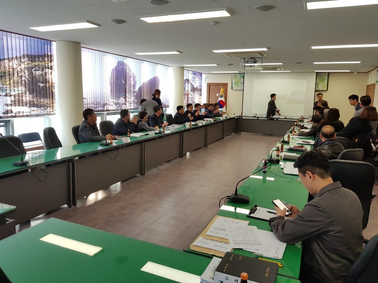 서귀포시는 지난 7일 안덕면사무소 회의실에서 도시관리계힉 재정비 주민 설명회를 개최했다.