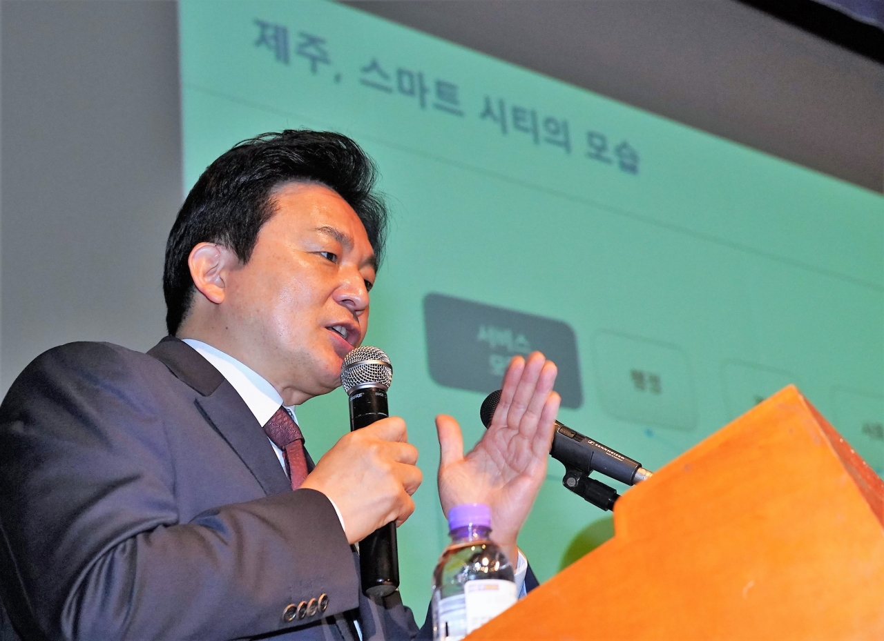 원희룡 제주도지사가 24일 ‘블록체인 태크&비즈니스 서밋 2019’에서 기조 연설을 하고 있다.