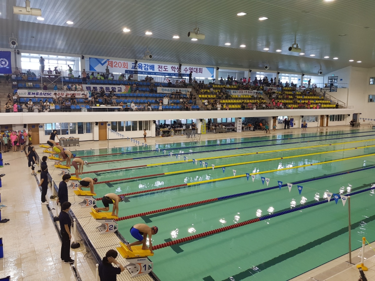 제20회 제주도교육감배 전도학생수영대회가 지난 3일부터 5일까지 제주종합경기장 실내수영장에서 열리고 있다.