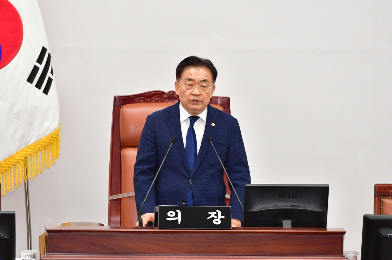 김태석 의장이 18일 제376회 임시회 본회의에서 개회사를 하고 있다.