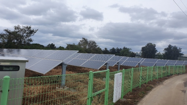 서귀포시 대정읍 동일2리에 설치된 태양광 발전 시설의 모습.