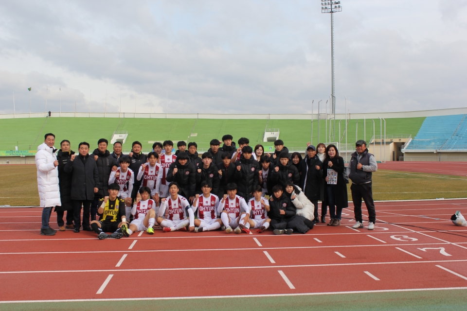 오현고등학교가 대한민국 고교 축구 최강전을 가리는 ‘2019 전국고등축구리그 왕중왕전’에서 3위를 차지하며 선전했다.