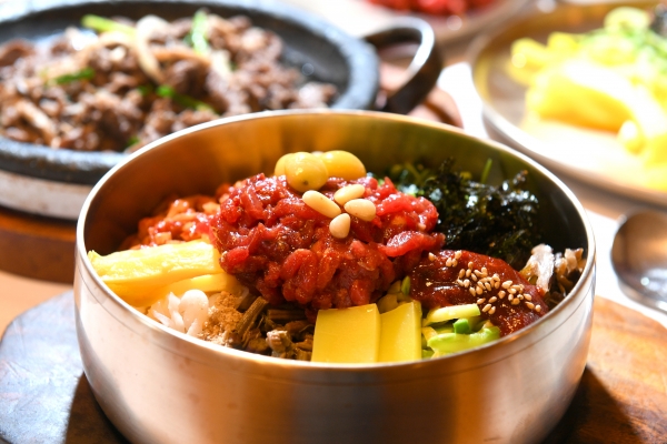 전주비빔밥 전문 음식점 ‘한국집’의 비빔밥 또는 상차림. 사진=전북일보 오세림 기자