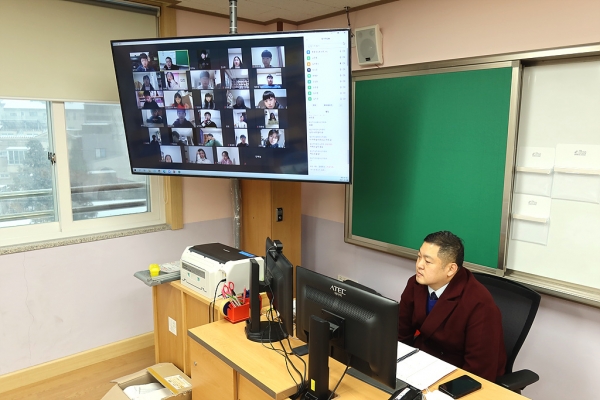 오라초는 지난 8일 온라인 학습방을 이용한 학급별 졸업식을 개최했다.