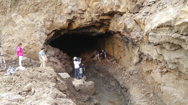 2017년 7월 제주시 한림읍 상명석산 채석장 내 천연동굴에 대량의 양돈분뇨가 배출되자, 공무원들 조사에 나섰다.