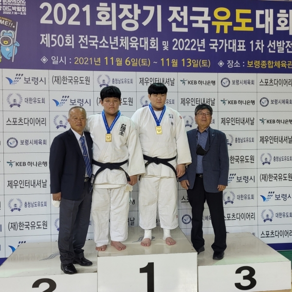 ‘유도 꿈나무’ 이현지(제주서중 2)·이진혁(신제주초 6)이 전국 대회에서 남매 동반 금메달을 획득했다.