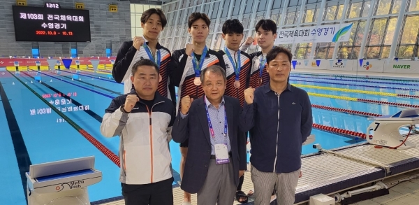 13일 열린 수영 혼계영400m에서 동메달을 따낸 제주선발팀.