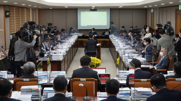 국회 법제사법위원회가 14일 대전고등법원에서 제주지방법원 등 19개 기관을 대상으로 국정감사를 진행했다.