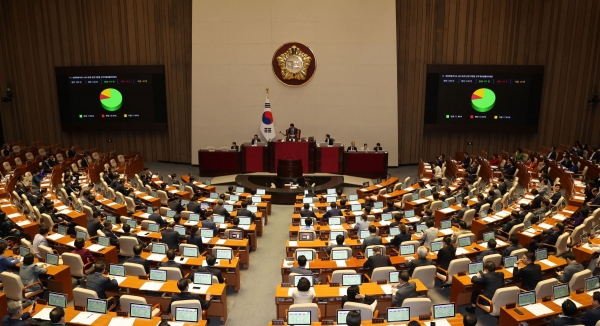 국회는 25일 본회의에서 ‘지방자치분권 및 지역균형발전에 관한 특별법 제정안을 의결했다. 연합뉴스