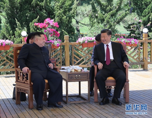 시진핑(오른쪽)·김정은 다롄서 회동