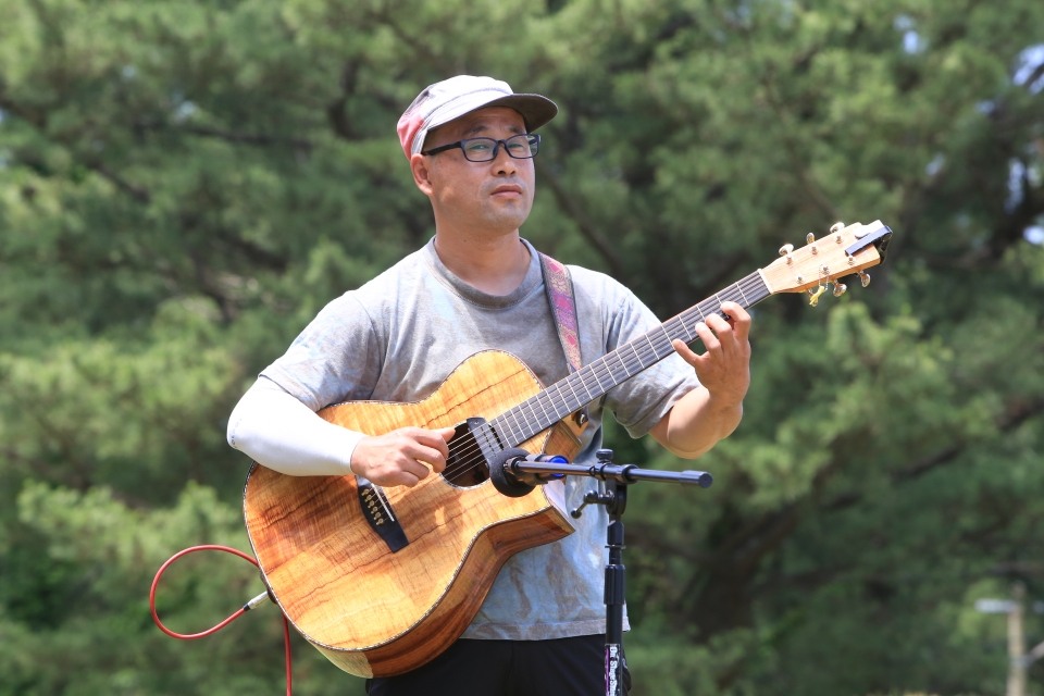 김도형 기타리스트가 ‘알람브라 궁전의 추억’, ‘작은 설레임’ 등을 연주했고, 바람난장 가족들은 연주를 들으며 항몽유적지에서 일어났던 역사적인 사건들을 회상했다.