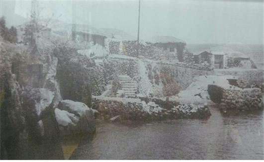 복원 전의 서한두기 용천수 통물의 모습으로 1960~1970년대 사진으로 보여진다.