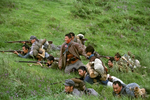 영화 '봉오동 전투'의 전투 장면 스틸컷