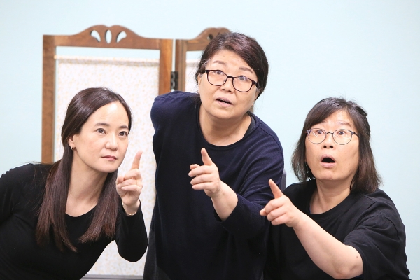 극단 세이레는 이달 10일부터 14일까지 세이레아트센터에서 연극 세 마녀를 무대에 올린다.