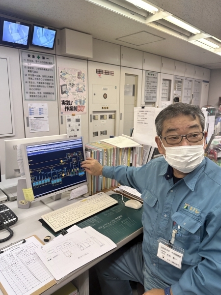 스미다구청 시설 총괄 관리 담당자인 히데카즈 타케무라씨가 스미다구청 빗물 저장 시설에 대해 소개하고 있다.