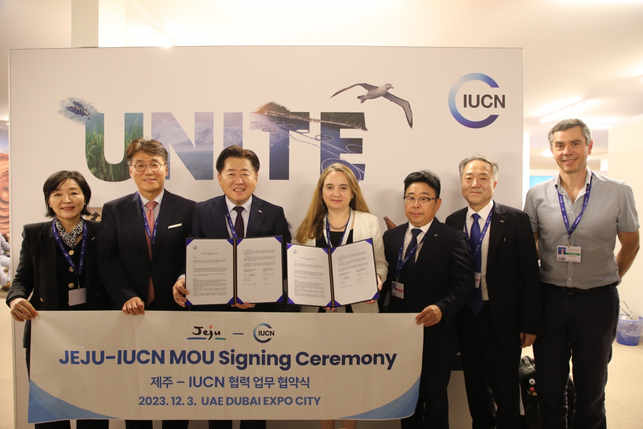 오영훈 지사와 그레텔 아길라르 IUCN 사무총장은 지난 3일 제28차 유엔기후변화협약 당사국 총회가 열린 두바이 엑스포시티에서 ‘제주-IUCN 업무 협력 양해각서(MOU)’를 체결했다